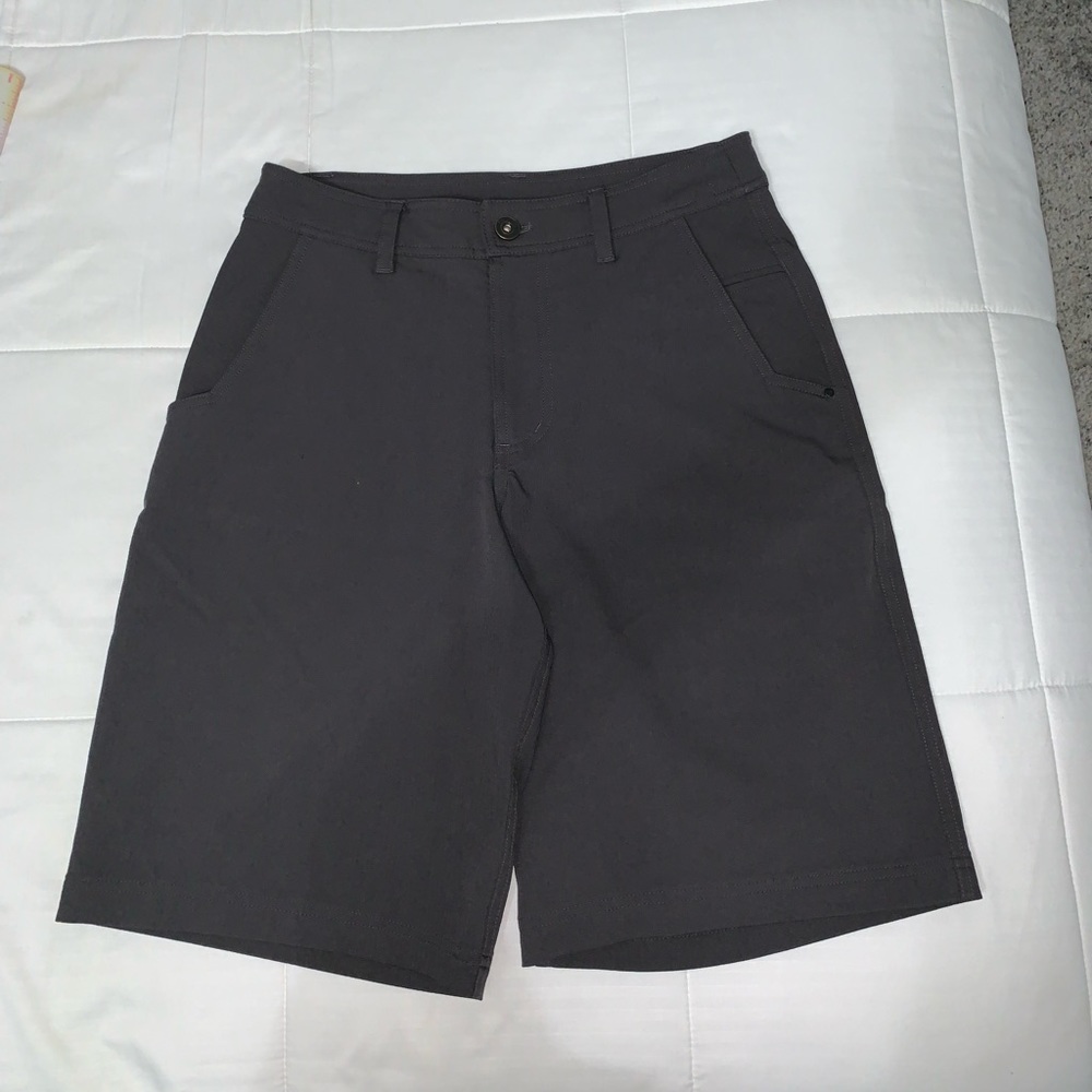 MEN’S LULULEMON SHORTS 🍋